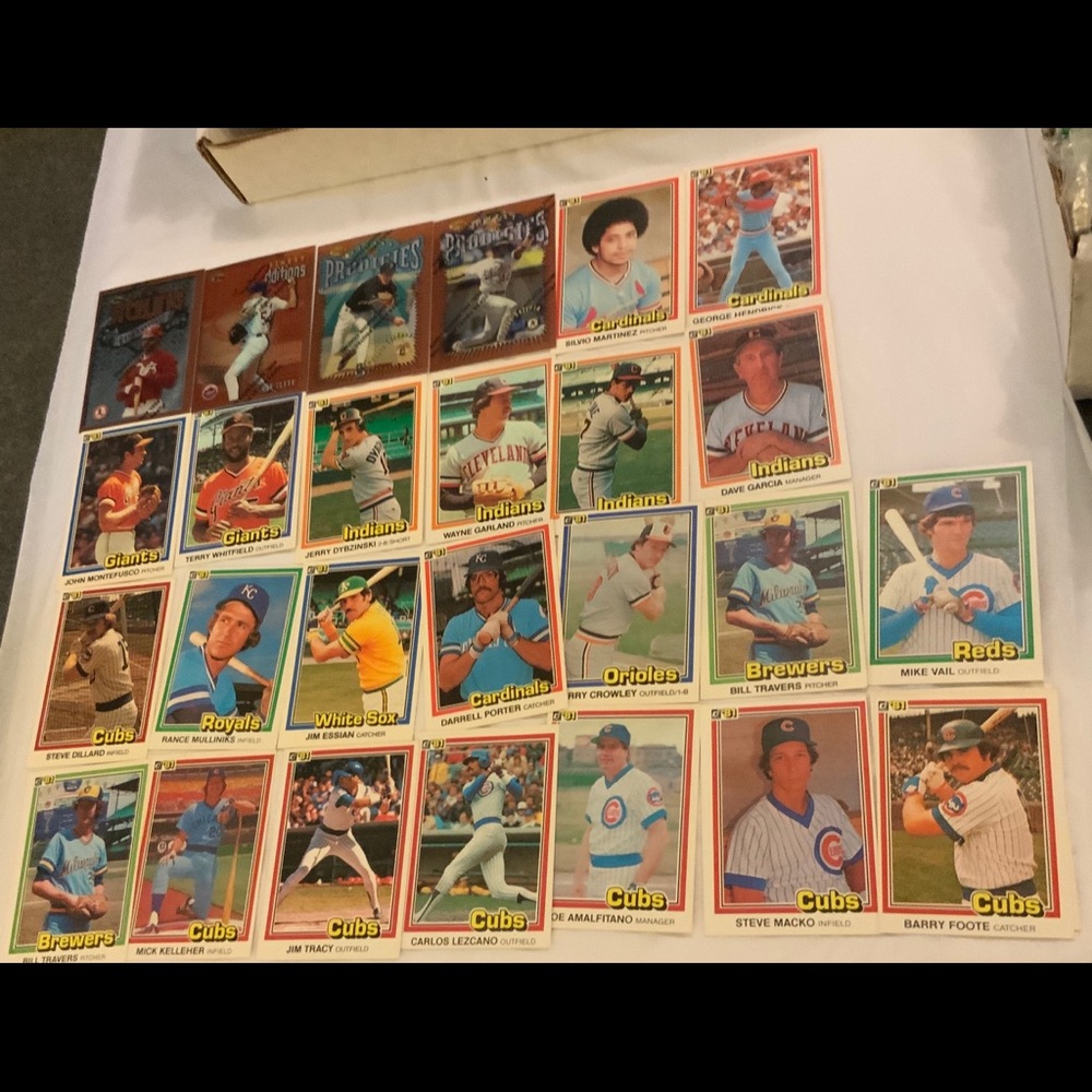 Bundle of Baseball Cards Lot 327